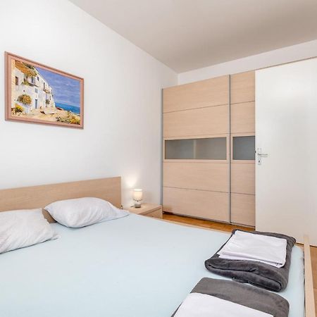 Apartman Leona Appartamento Vrbnik Esterno foto